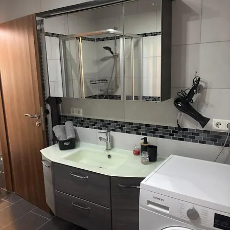 Single Apartment, Centrally Located, Renovated And Modernized דירה