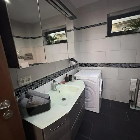 Appartement Single Apartment, Centrally Located, Renovated And Modernized