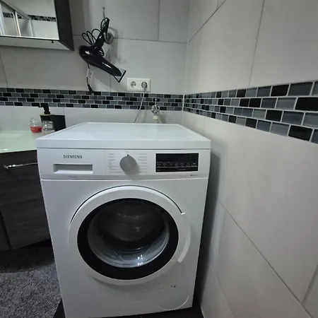 Appartement Single Apartment, Centrally Located, Renovated And Modernized